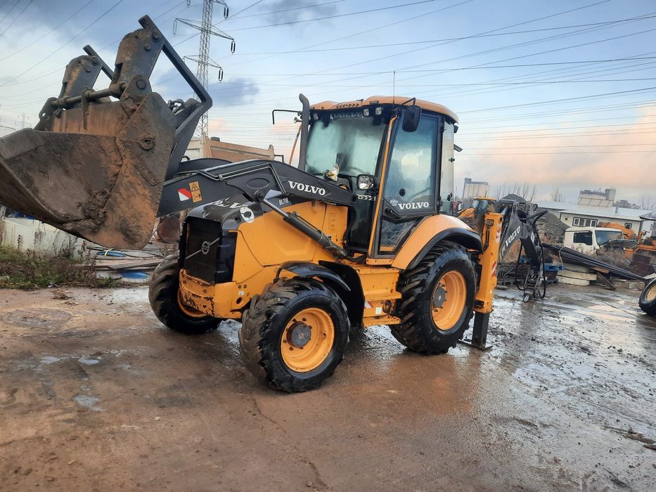 Vând Buldoexcavator volvo bl71 an 2015