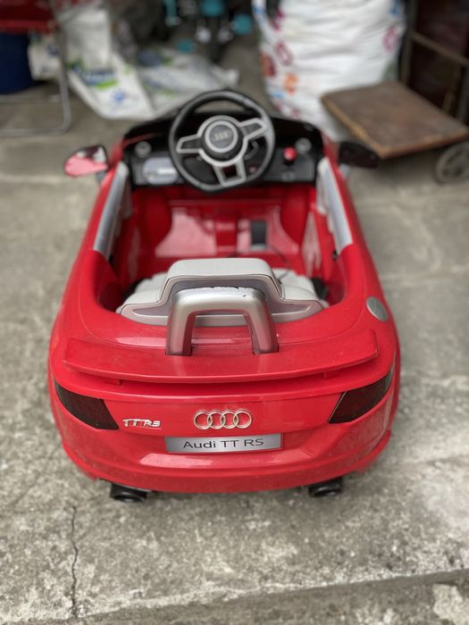 Акуммолаторна кола Audi