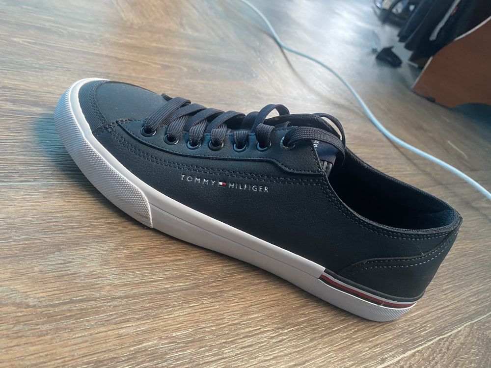 Adidasi Tommy Hilfiger noi