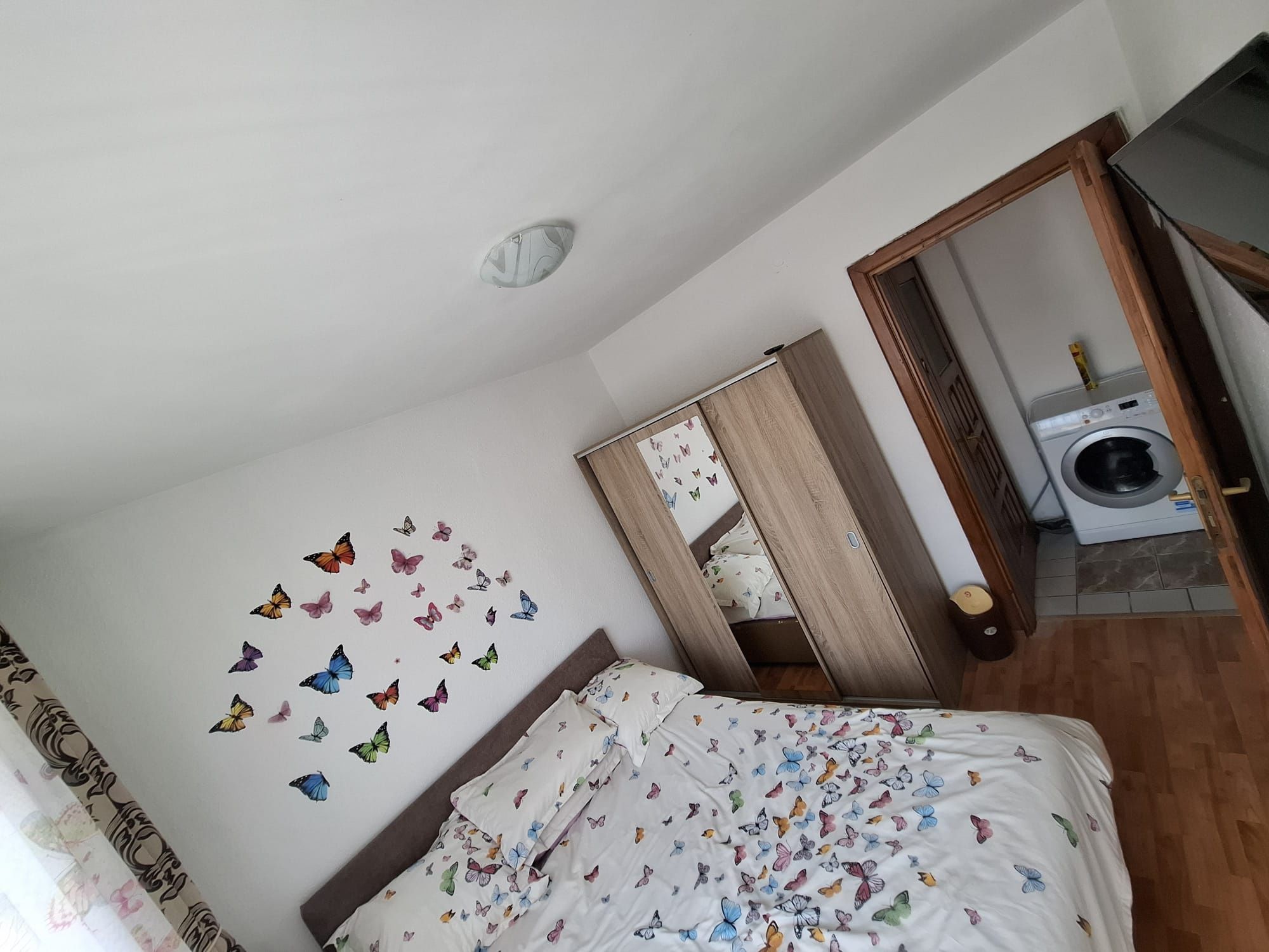 Inchiriez apartament cu 2 camere