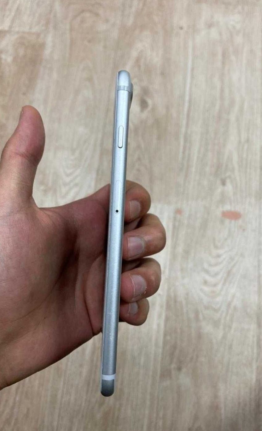 iPhone 7 plus серебро