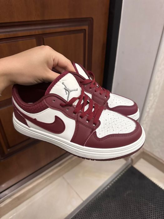 Кроссовки почти новые