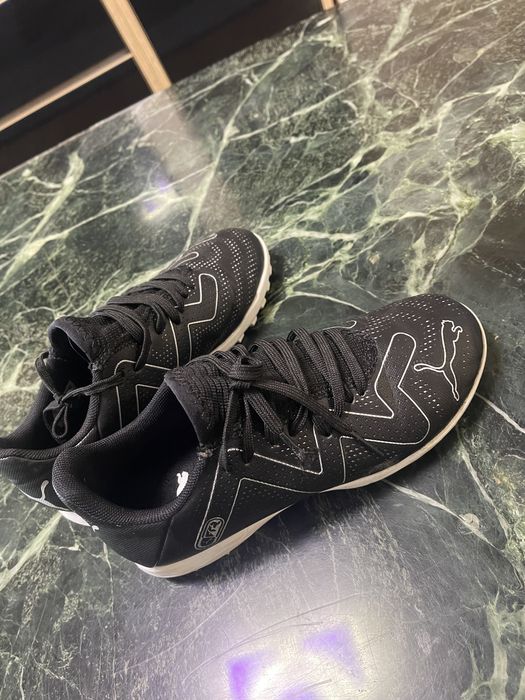 Adidasi fodbal baiat  ca si noi puma