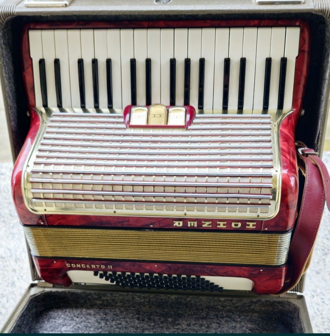 Acordeon Hohner Concerto 2 cu 72 basi basi negru