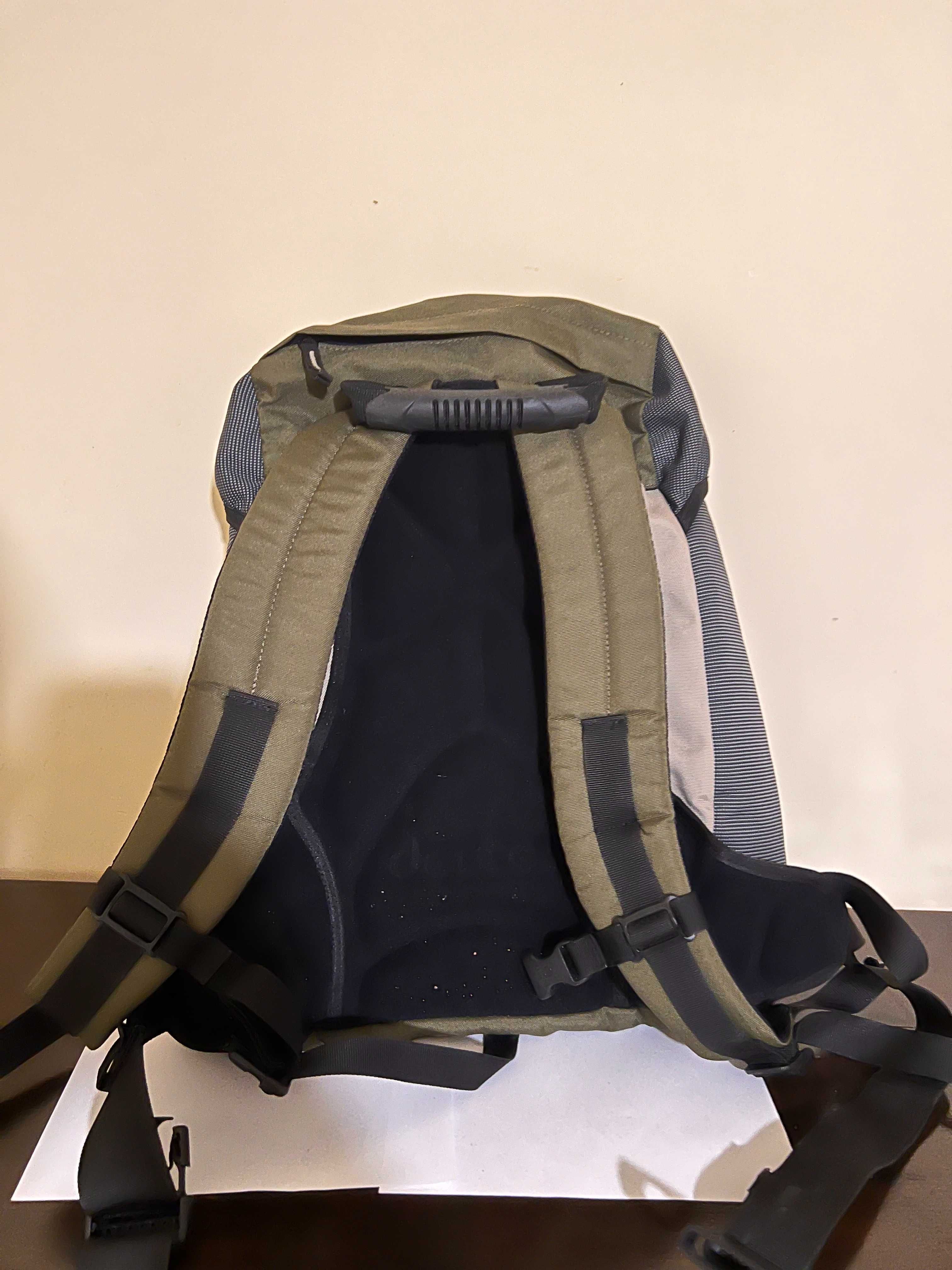 Deuter туристическа раница