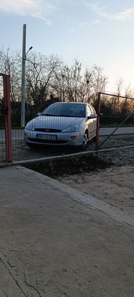 Vând Ford focus 1,6 benzină