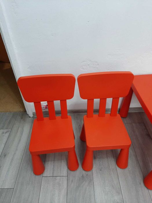 Masa ikea cu 2 scaune si ansamblu depozitare jucarii + cutii