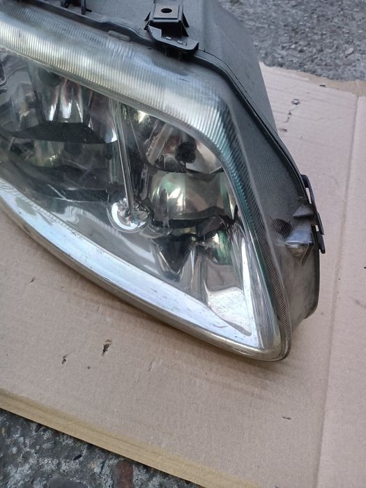 Far Vw Touareg fara lupă