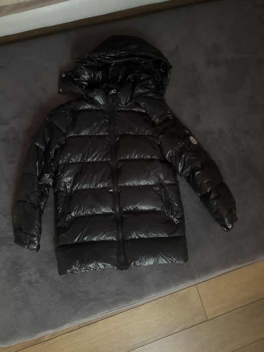 Оригинални якета на Emporio Armani и Moncler за 8-9 годишни.