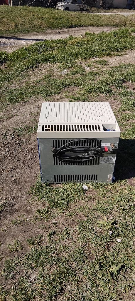 Elektrolux Газов Хладилник работещ на 12.волта и 220 волта.