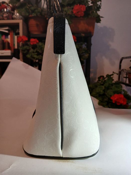 Guess, superba, origibala, fara defecte