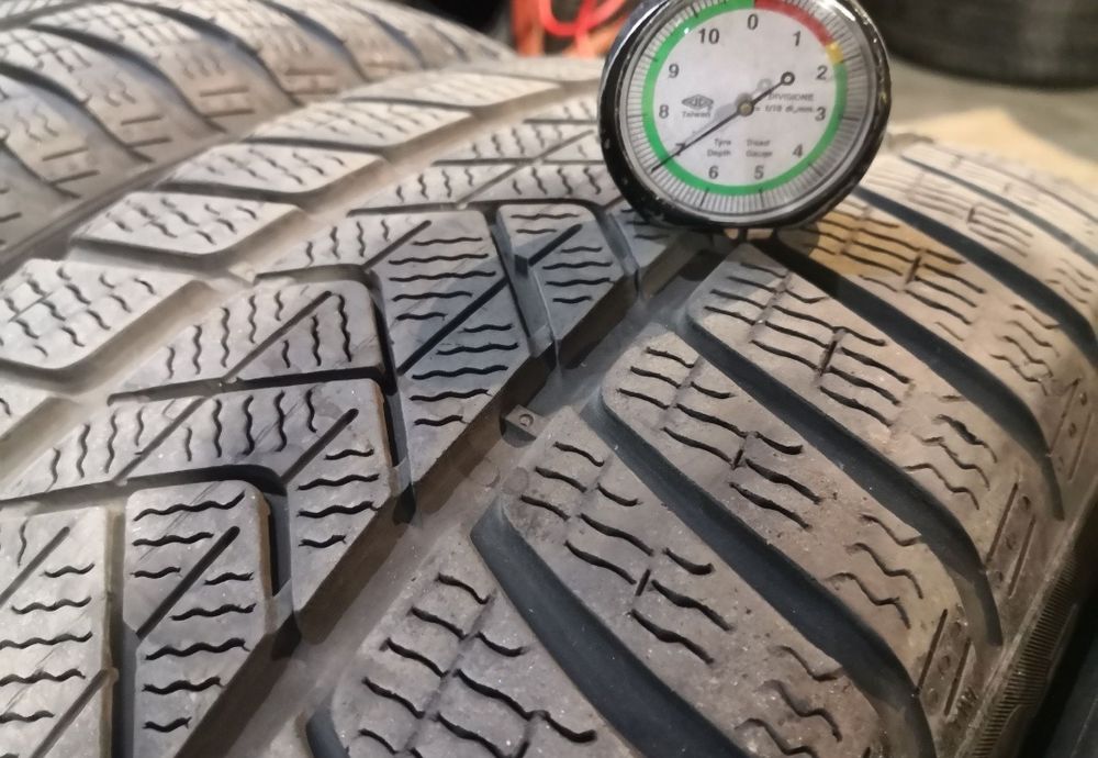 225 40 19 цола Pirelli dot 23