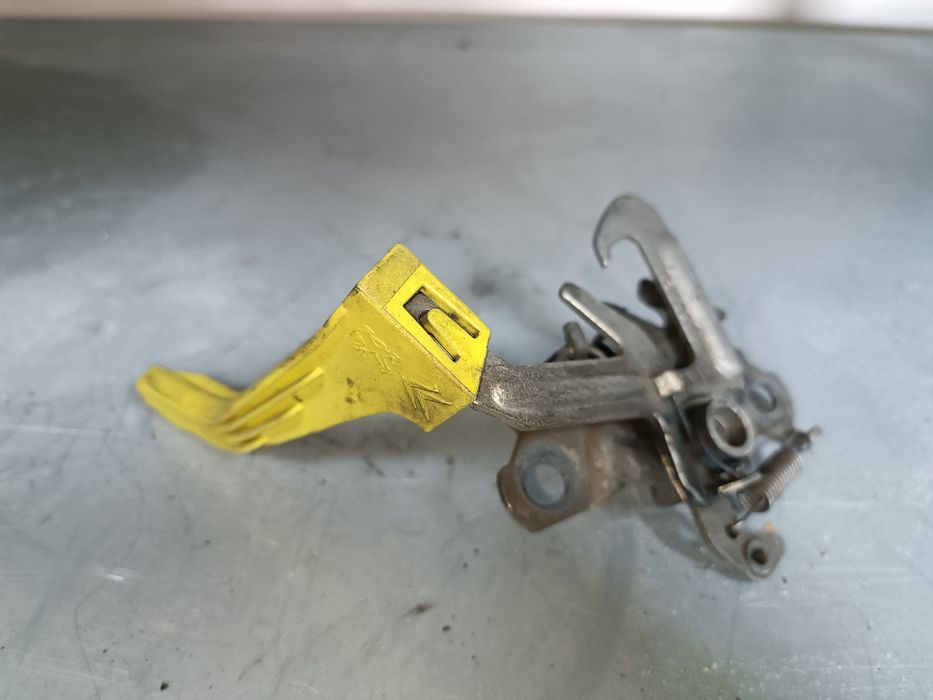 Лостче за преден капак за Citroen C3 Picasso, 2009g.