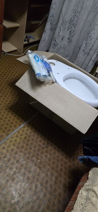 Продаётся унитаз и бачок ,абсолютно новый унитаз!