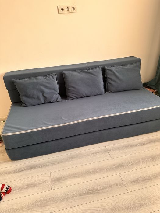 Срочно продам диван-кровать безкаркасный!