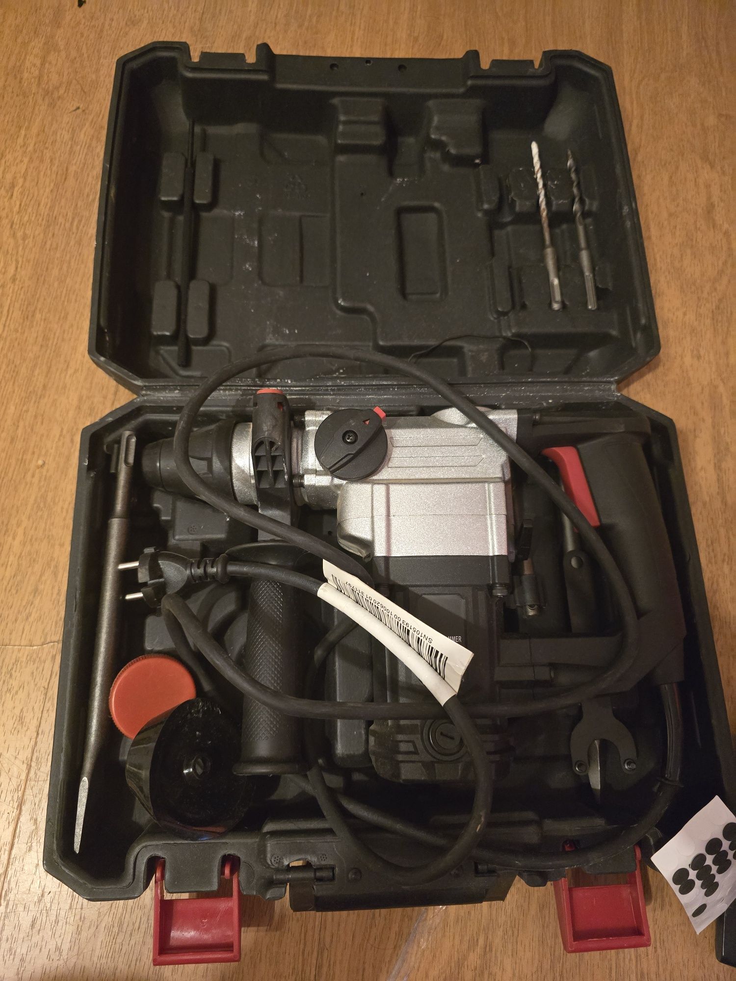 Ciocan rotopercutor electric cu valiză și accesorii – stare foarte bun