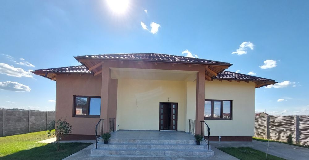 Vând imobil 227 mp utili , P+M, în Cer