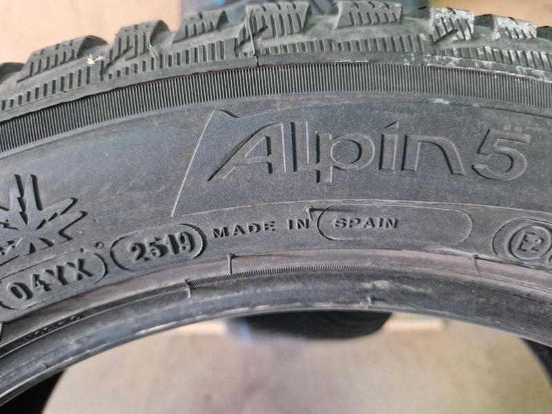 2 Michelin R17 225/50
зимни гуми 
DOT2519
