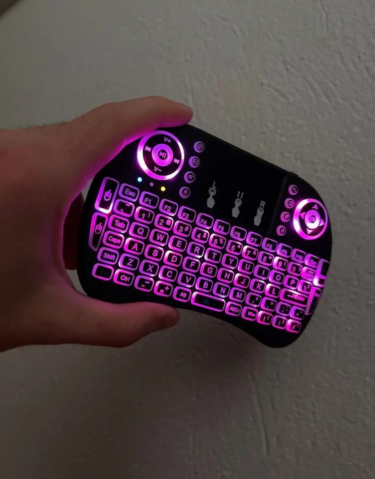 Tastatură wireless pentru TV laptop PC iluminată cu baterie acumulator