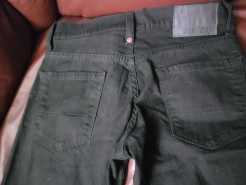 Продавам  дънки нови и пола BIAGGINI