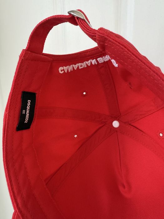 Шапка Dsquared2 в черно и червено