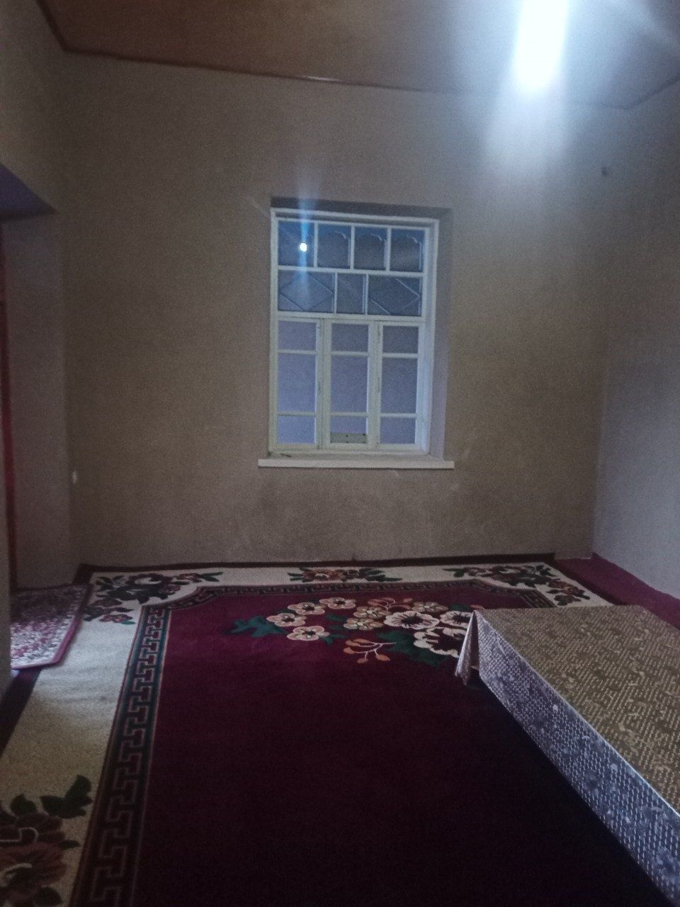Hovli sotiladi.       .