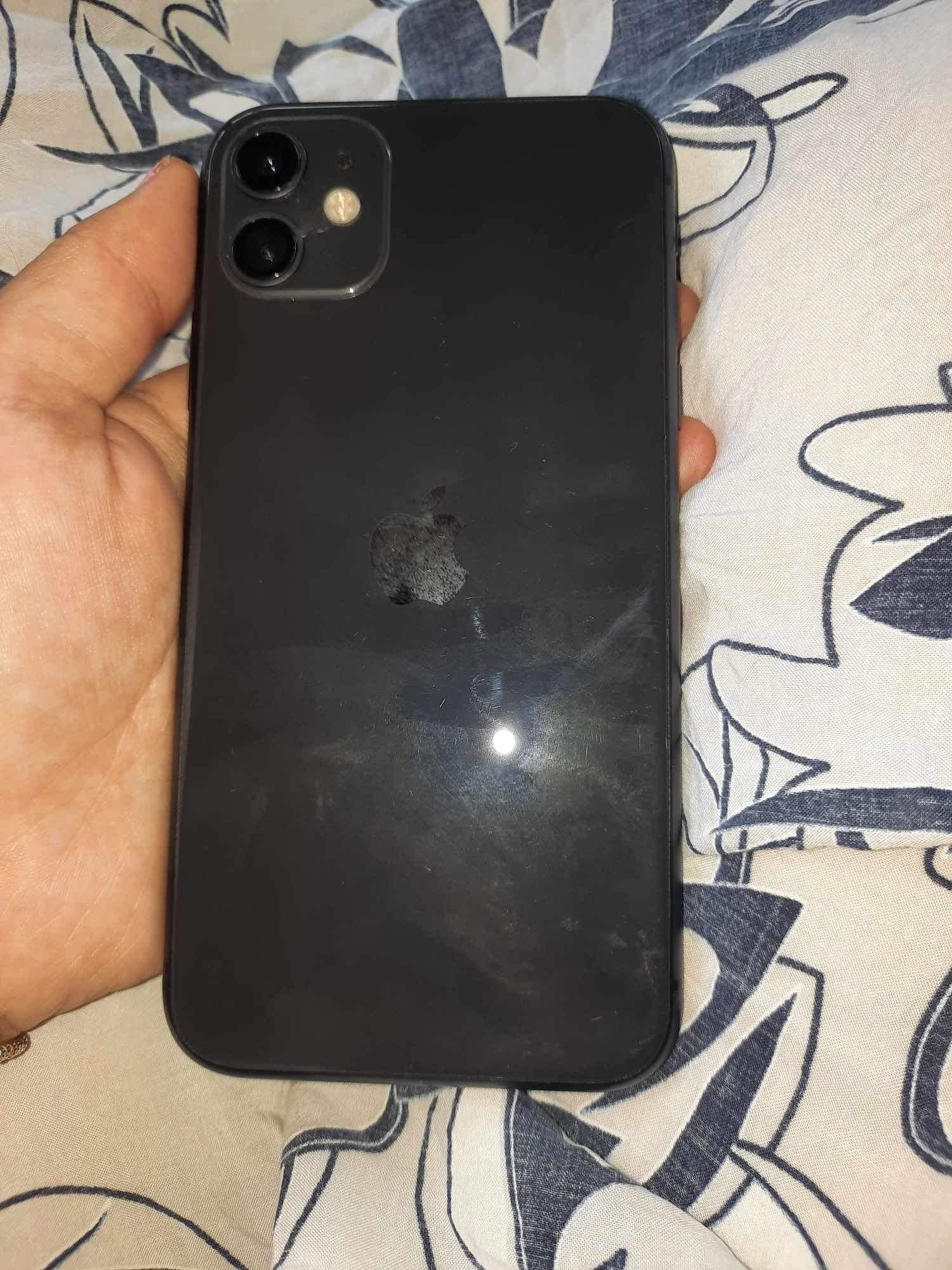 Vând urgent IPhone 11