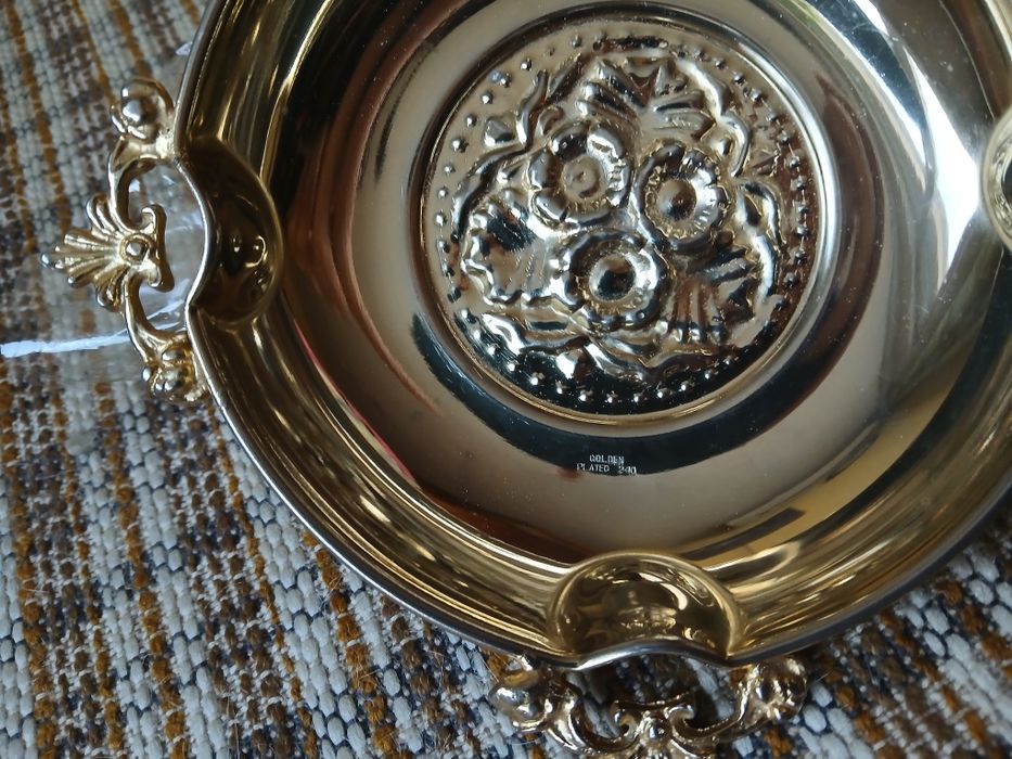 Позлатена бонбониера