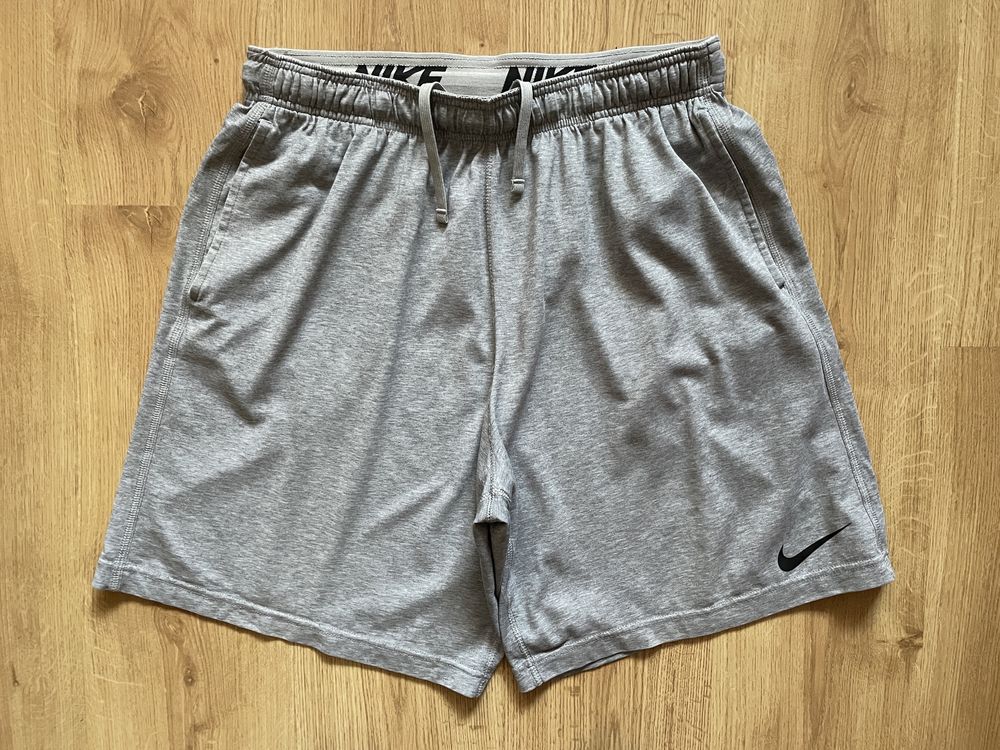 Nike Dri Fit Grey Shorts L
