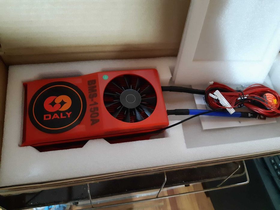 BMS-DALY SMART în formă de K. 48v 150Amp.