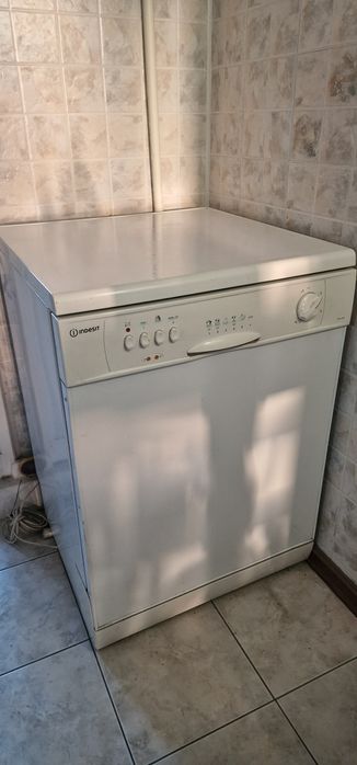 Продам посудомоечную машину.