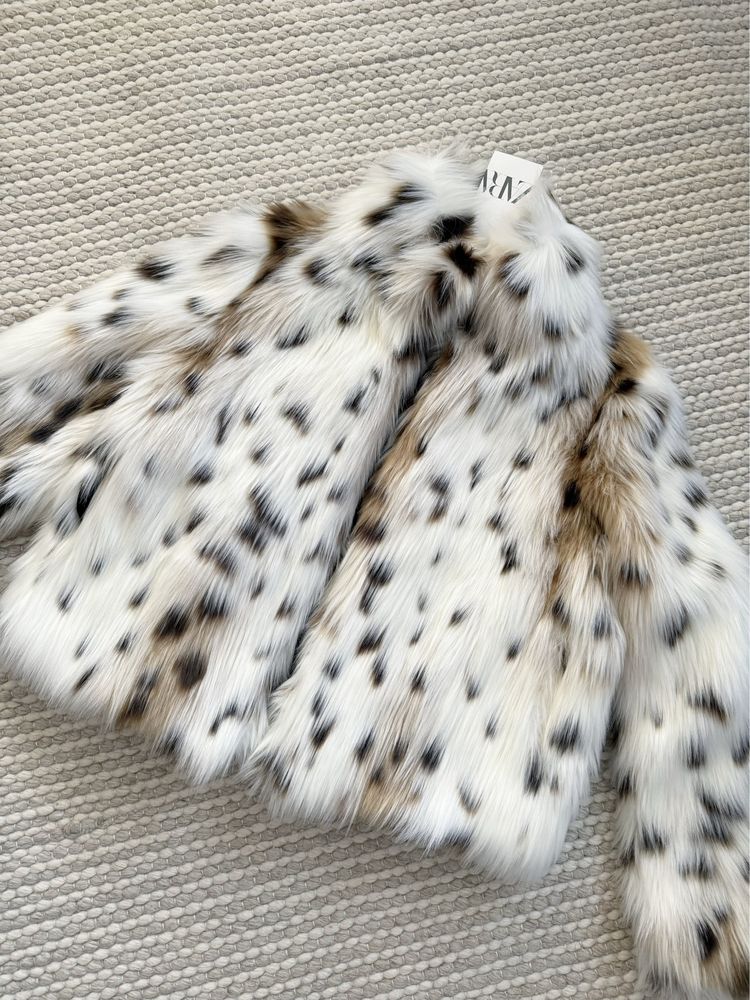 Zara viral дамско палто от еко косъм