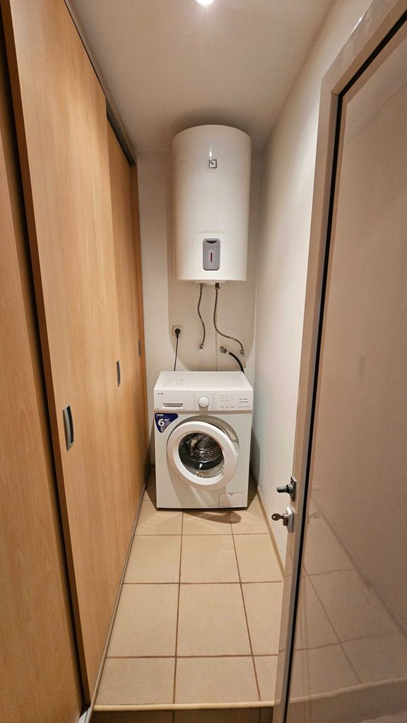 Продава се Двустаен апартамент в Разград, Лудогорие - 67 кв.м за 1294 €/кв.м - Снимка #2