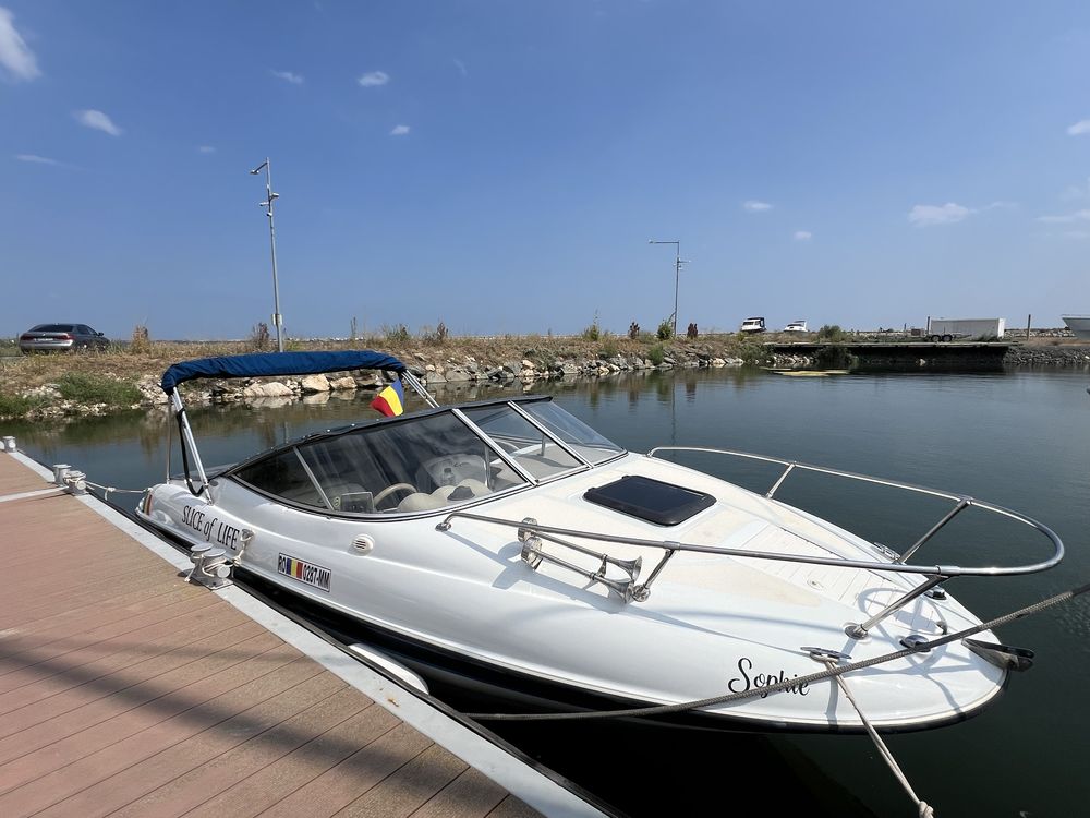 De vânzare–Ambarcațiune Bayliner Capri+peridoc–pregătită de sezon!