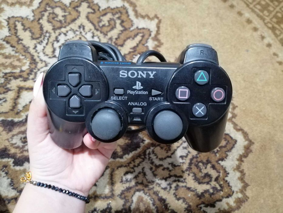 PS2 с един джойстик и 4 игри