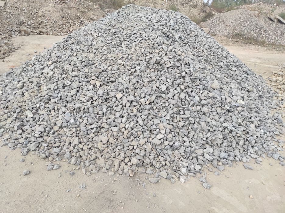 Nisip,balastru,mãrgãritar,pământ negru,frezat de asfalt,beton concasat