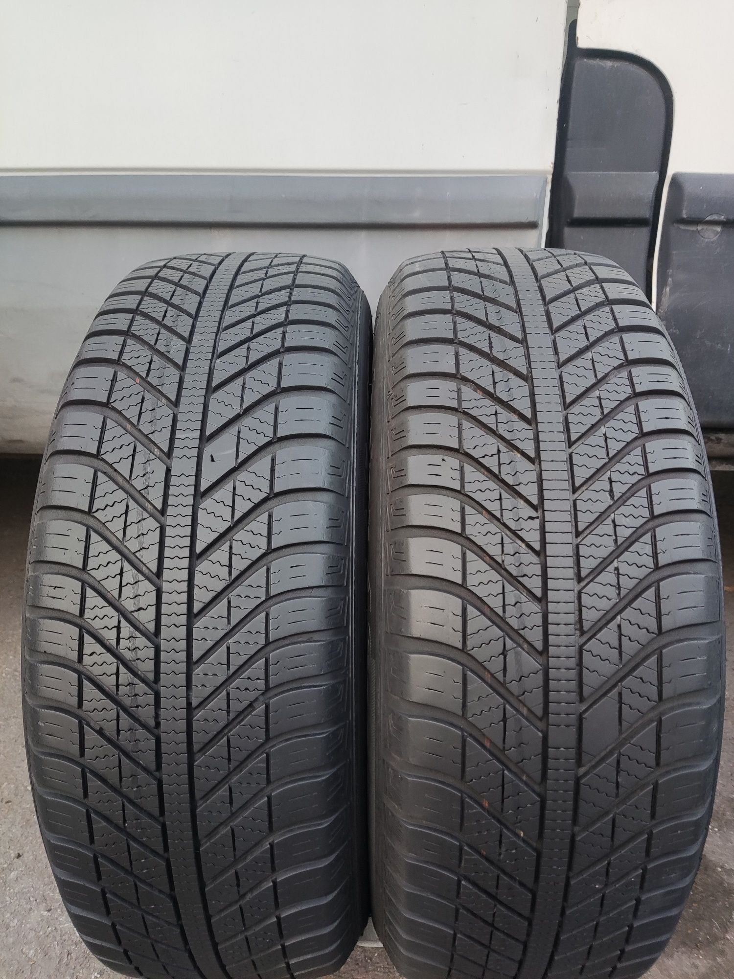 2бр всесезонни гуми 195/60/16 GoodYear Vector 4 Seasons
dot21
6.89mm
Д