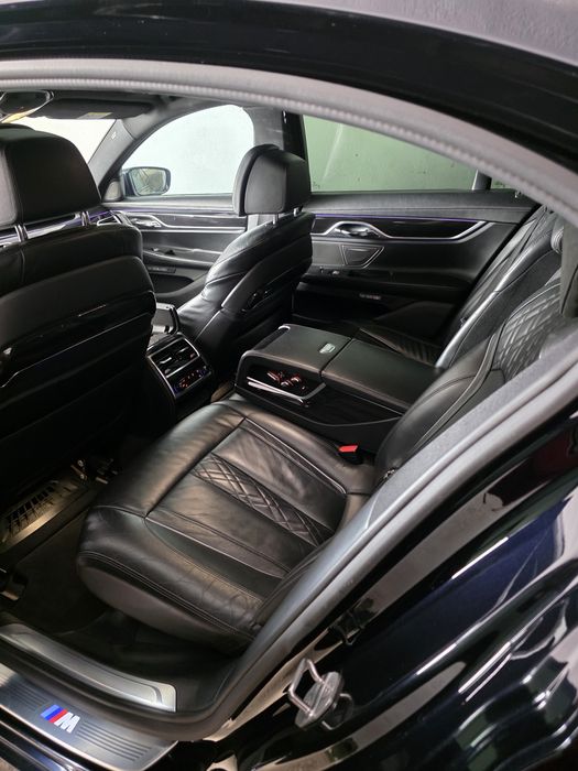 Vânzare autoturism BMW culoare neagră