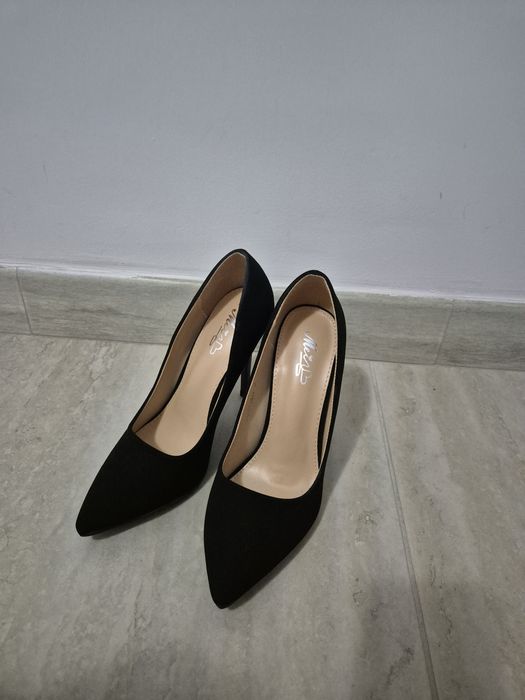 Pantofi stiletto