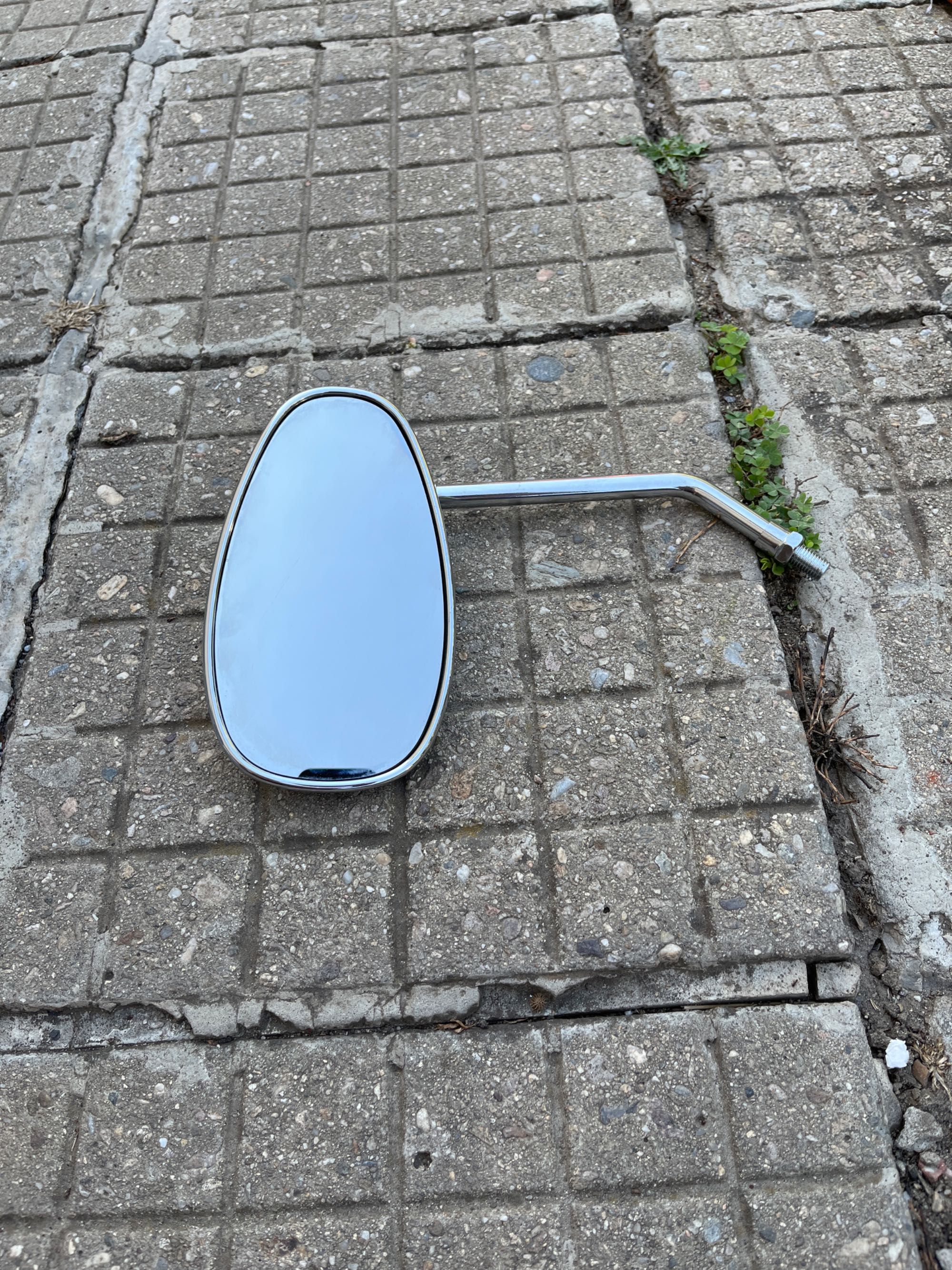 Продавам огледало от Aprilia Skarabeo 300