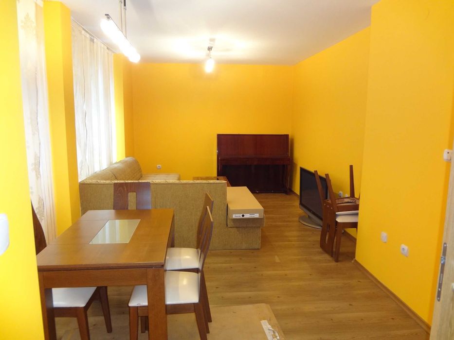 Уютен тристаен апартамент под наем в Яворов