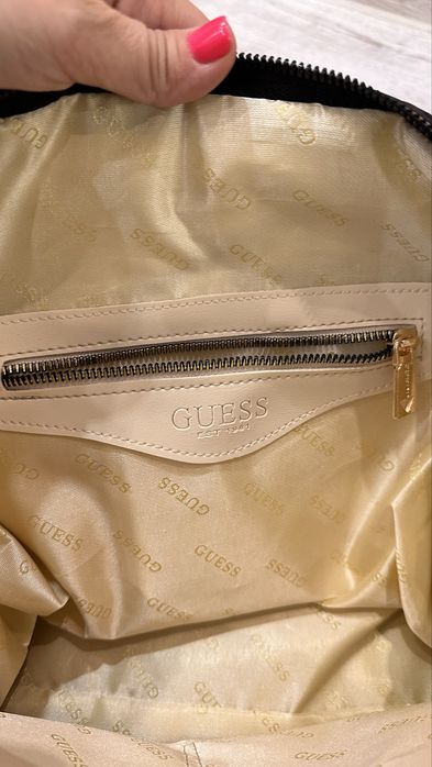 Нова дамска чанта Guess