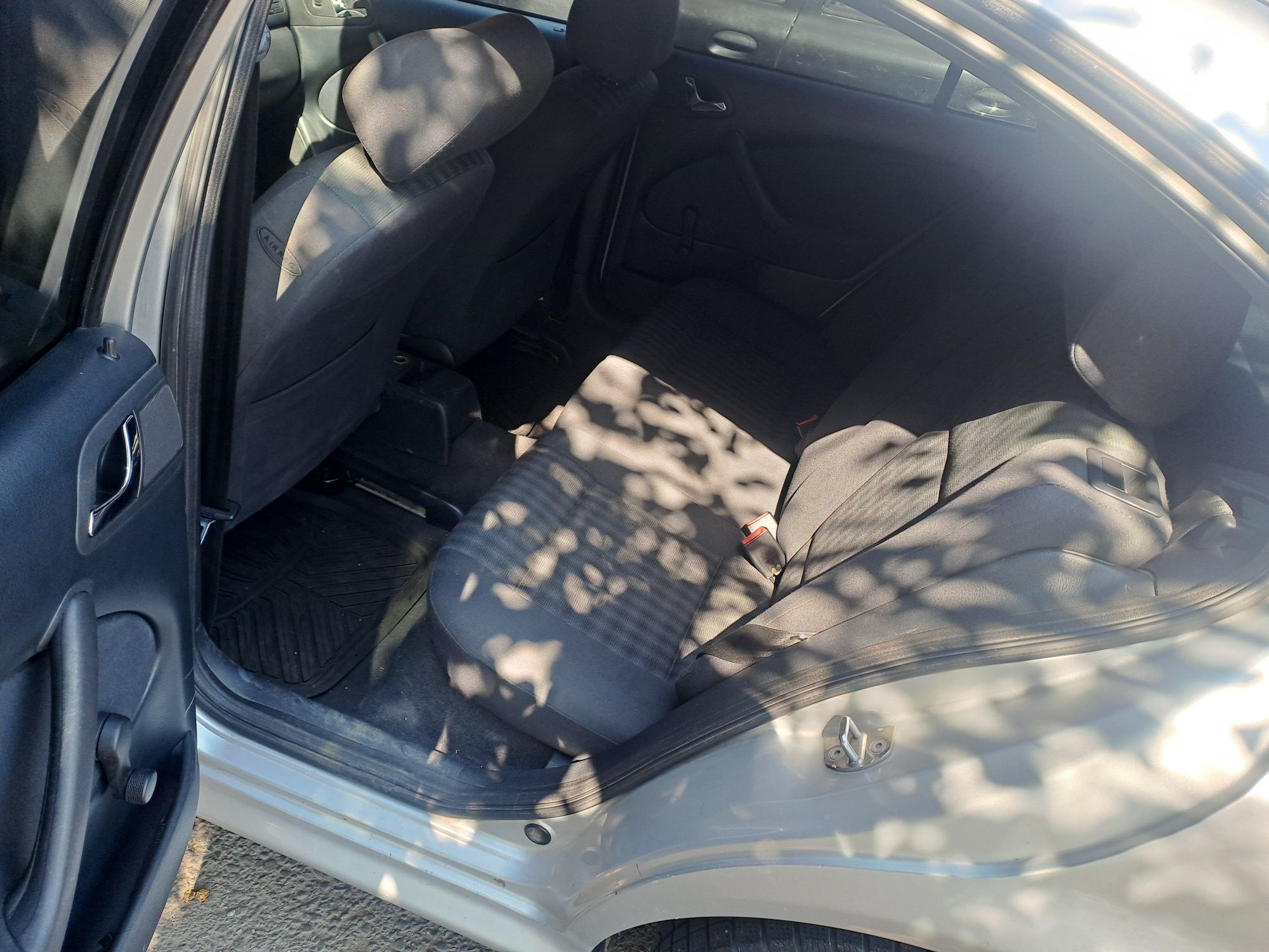 Vând sau schimb skoda octavia 1