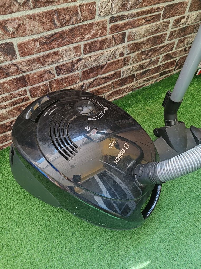 Прахосмукачка Bosch 2200w