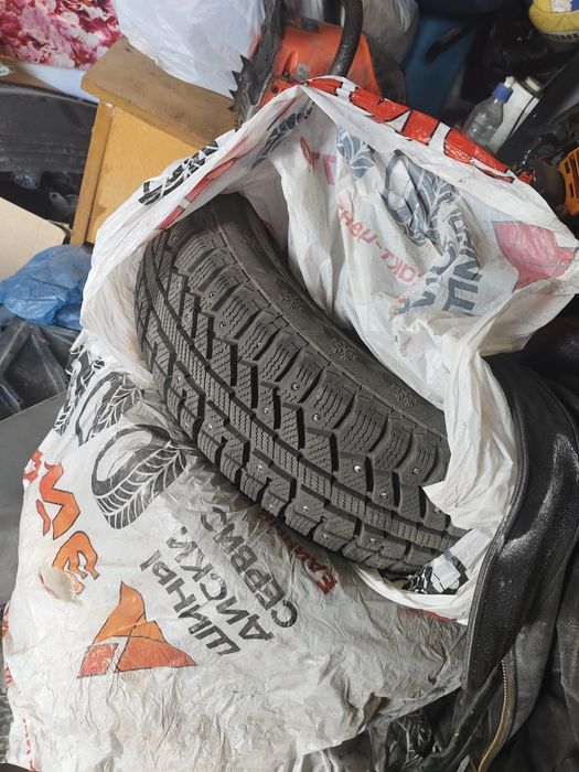 Продам новые зимние шипованные шины R15