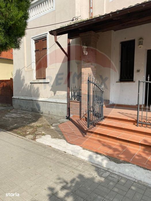 Casă / Vilă cu 5 camere de vânzare în zona Central