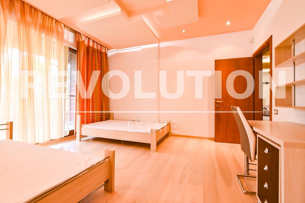 Дава се под наем Четиристаен апартамент в София, Витоша - 300 кв.м за 1900 € - Снимка #12