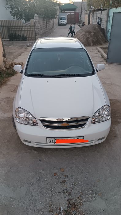 Автомобиль Lacetti