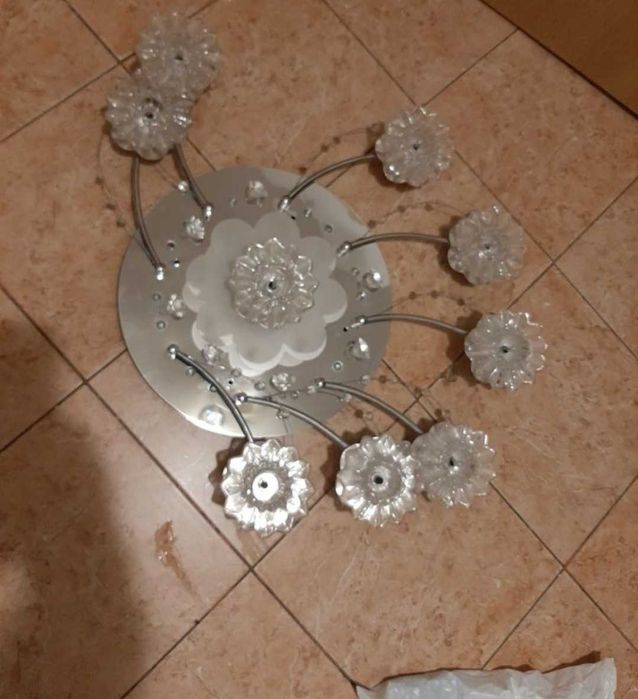 Lustra cu telecomanda si flori de sticla