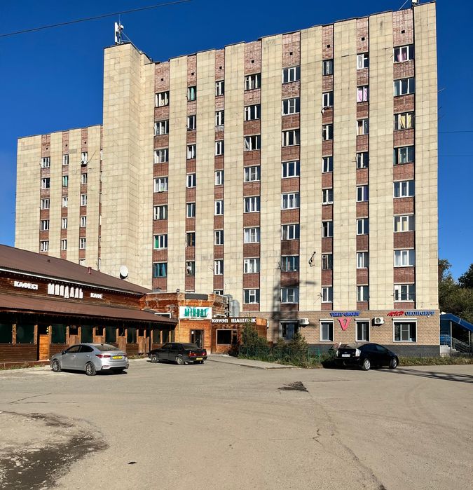 Продам 1 ком.кв с большой кухней и мебелью ул. Серикбаева 1/1